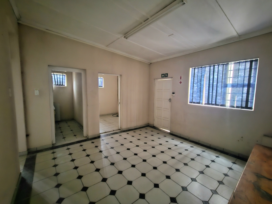 To Let commercial Property for Rent in Southernwood Eastern Cape